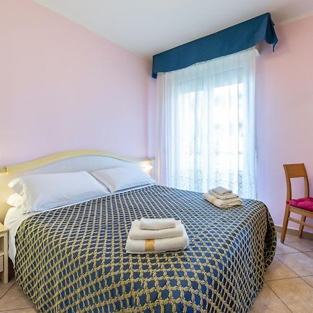 Aparthotel Residenza Melucci Rimini Esterno foto