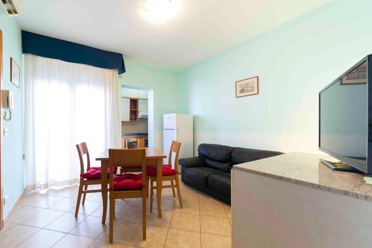 Aparthotel Residenza Melucci Rimini Esterno foto
