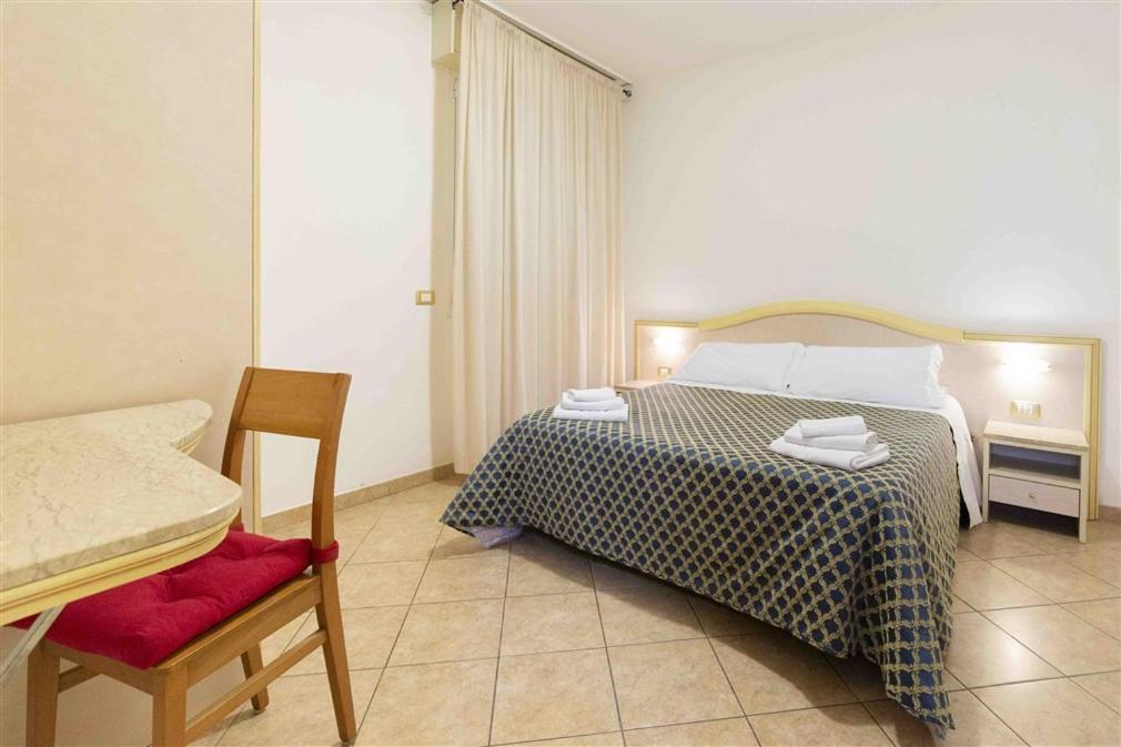 Aparthotel Residenza Melucci Rimini Camera foto