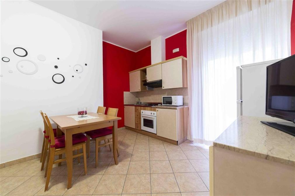 Aparthotel Residenza Melucci Rimini Esterno foto