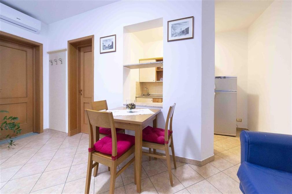 Aparthotel Residenza Melucci Rimini Esterno foto