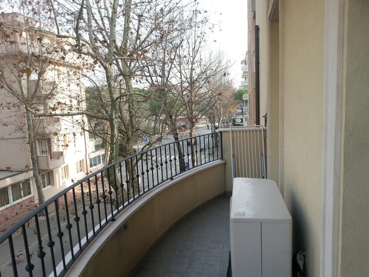 Aparthotel Residenza Melucci Rimini Esterno foto