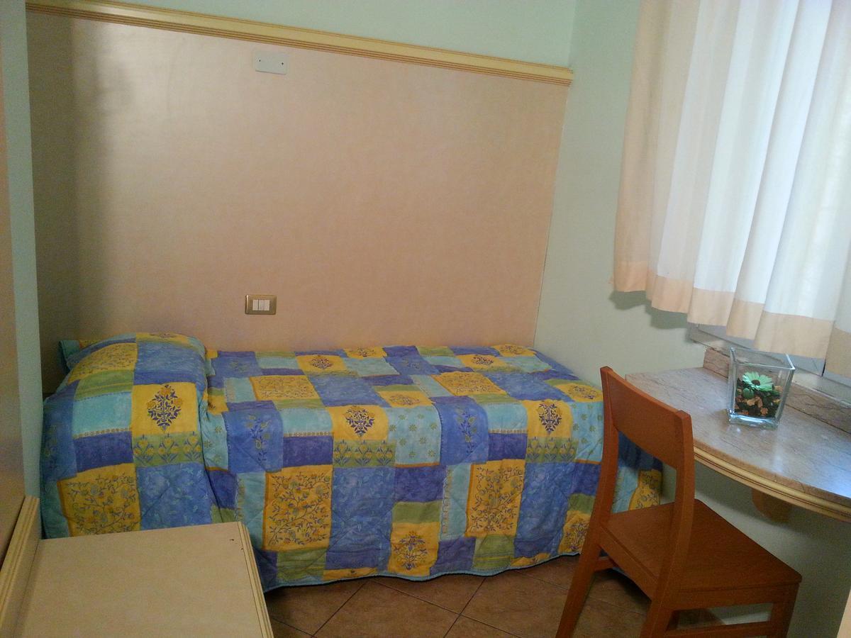 Aparthotel Residenza Melucci Rimini Esterno foto