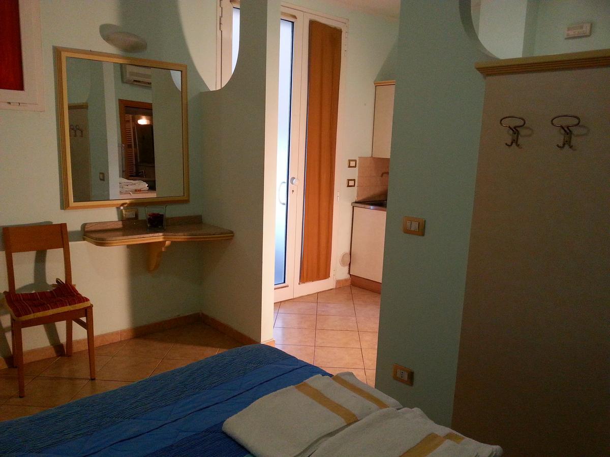 Aparthotel Residenza Melucci Rimini Esterno foto