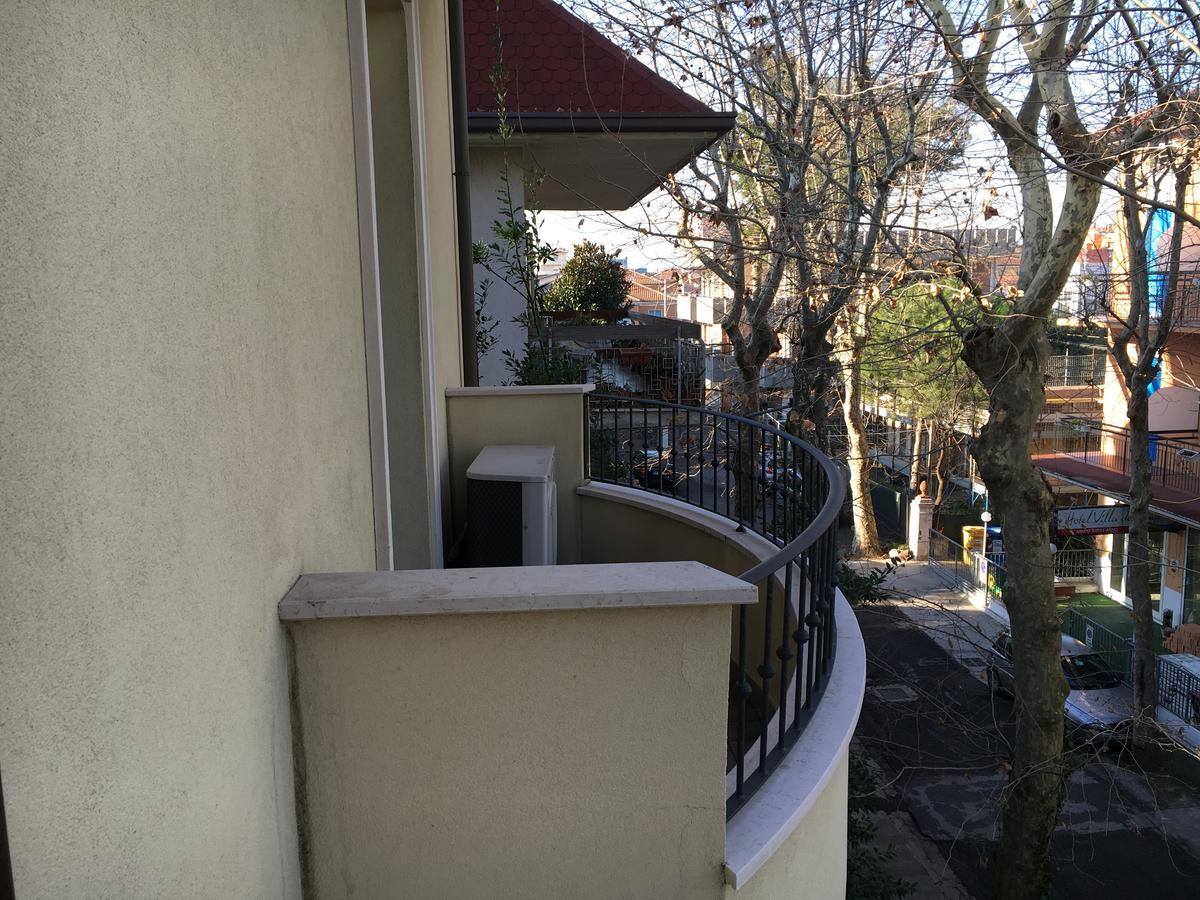 Aparthotel Residenza Melucci Rimini Esterno foto