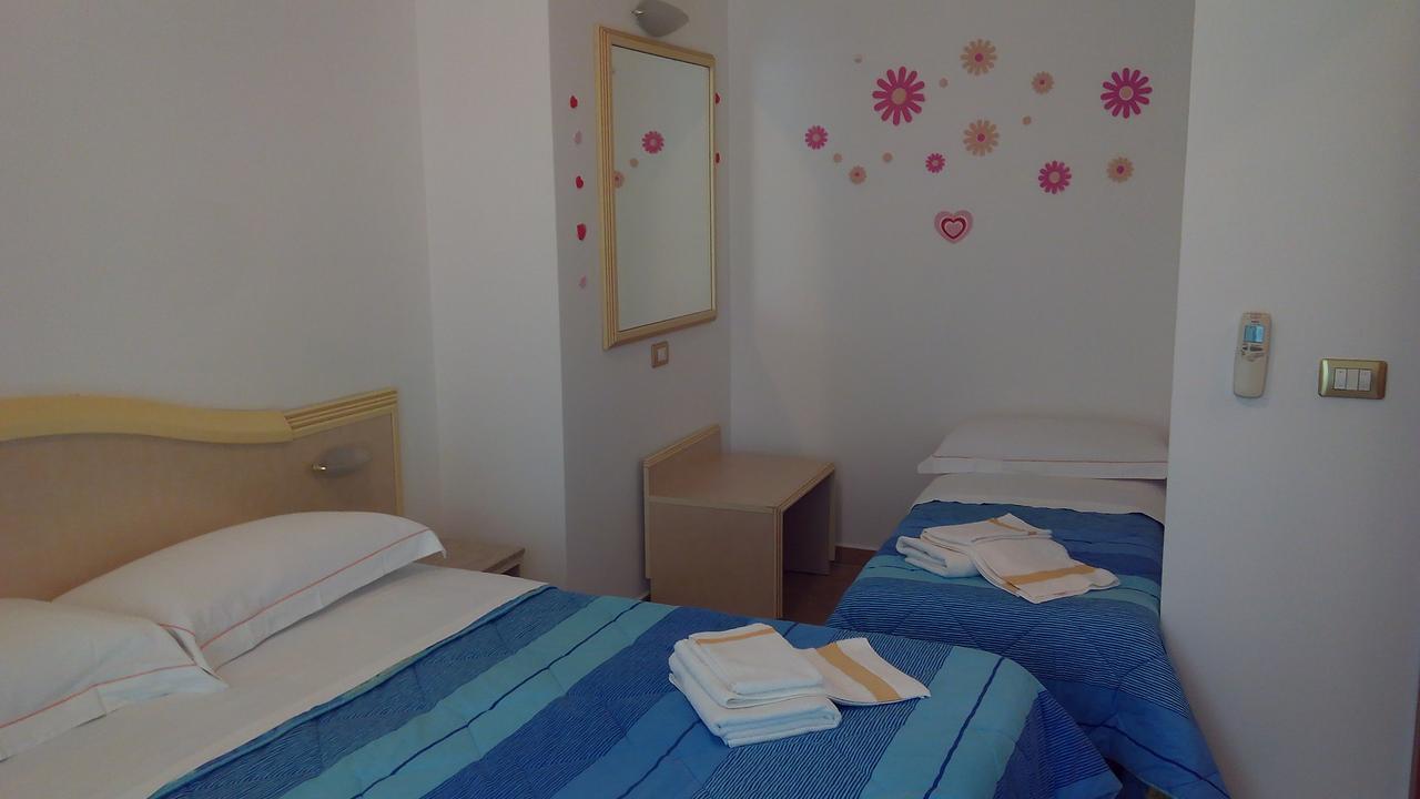 Aparthotel Residenza Melucci Rimini Esterno foto