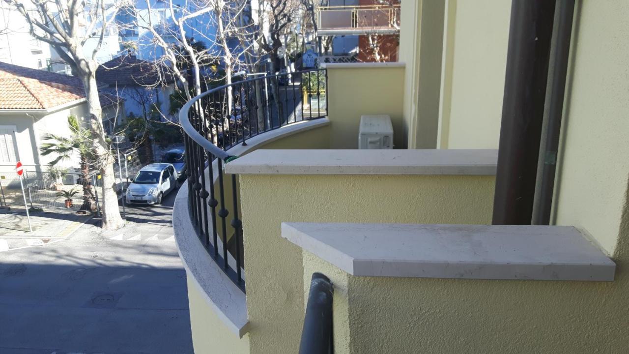 Aparthotel Residenza Melucci Rimini Esterno foto