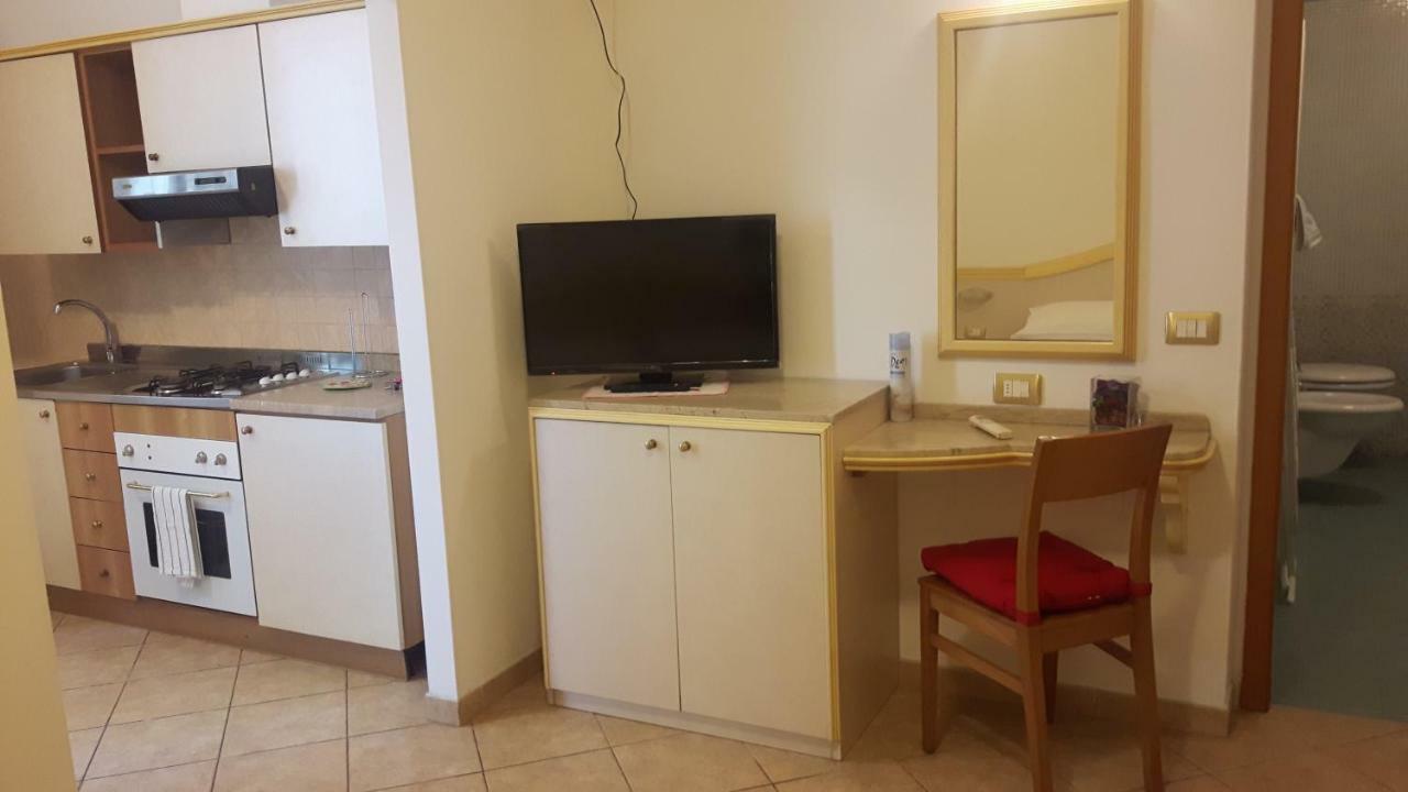 Aparthotel Residenza Melucci Rimini Esterno foto